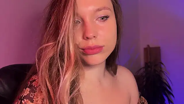 Snapshot of Sara_Browney chatting on 9, 2, 2025 Sara Browney online show from 9, 2, 2025