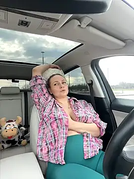 Bondgirl 013 online show from 24, 1, 2025