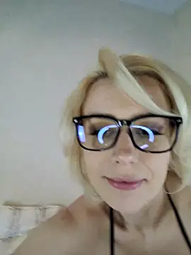 AureliaDoux online show from 10, 2, 2025