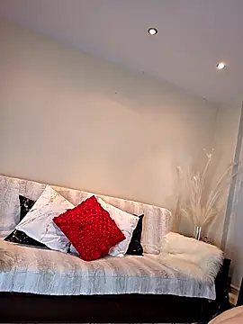 AureliaDoux online show from 12, 11, 2025