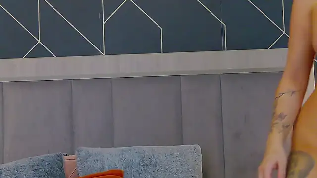 EmyLaveau online show from 9, 2, 2026