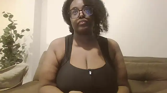 Snapshot of MissCC99 chatting on 12, 4, 2026 MissCC99 online show from 12, 4, 2026