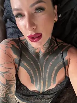 InkedBiitch online show from 10, 9, 2025
