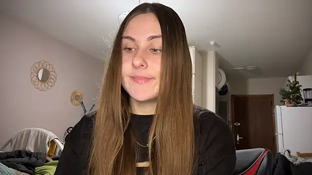 Snapshot of Emma_just chatting on 15, 12, 2024 Emma just online show from 15, 12, 2024