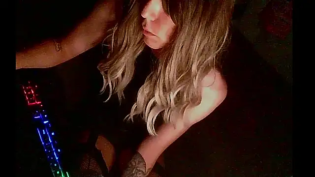 Snapshot of crystalxh chatting on 7, 10, 2025 crystalxh online show from 7, 10, 2025