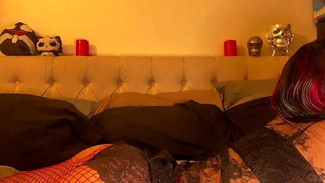 crystalxh online show from 15, 4, 2026