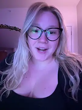 PiggyRose online show from 15, 3, 2025