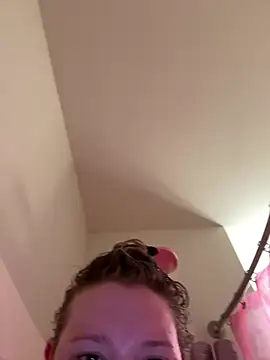 PiggyRose online show from 4, 2, 2026