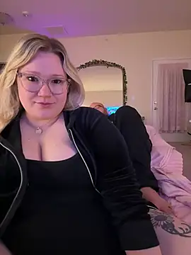 PiggyRose online show from 27, 3, 2026