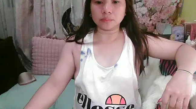Snapshot of OhmyPinay chatting on 9, 12, 2024 OhmyPinay online show from 9, 12, 2024