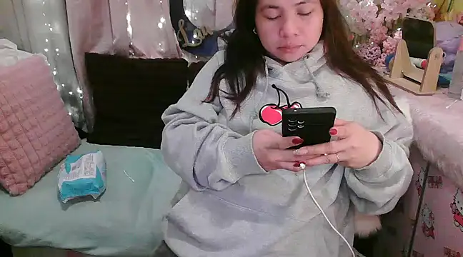 Snapshot of OhmyPinay chatting on 17, 12, 2024 OhmyPinay online show from 17, 12, 2024