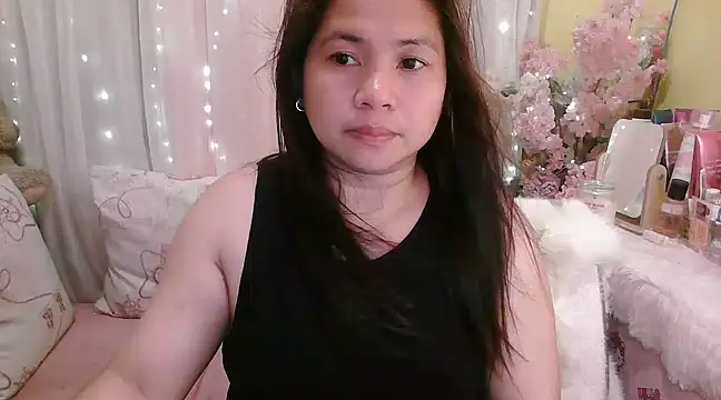 Snapshot of OhmyPinay chatting on 18, 2, 2025 OhmyPinay online show from 18, 2, 2025