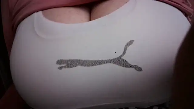 Snapshot of AnnyelinnaLove chatting on 5, 3, 2026 AnnyelinnaLove online show from 5, 3, 2026