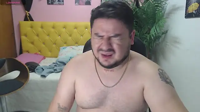 Snapshot of oso_dirty_ chatting on 1, 2, 2025 oso dirty  online show from 1, 2, 2025