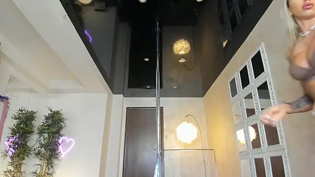 Snapshot of LisaAkira chatting on 13, 3, 2025 LisaAkira online show from 13, 3, 2025