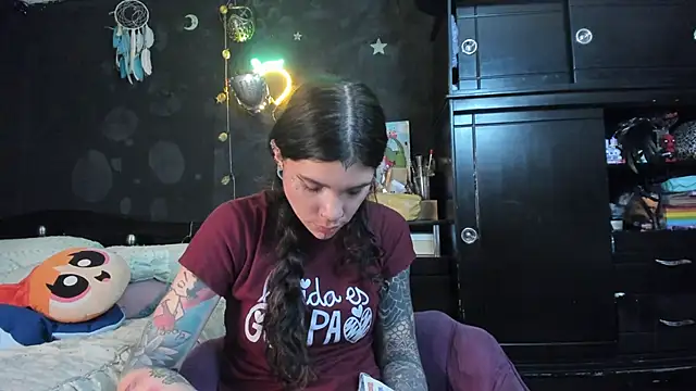 Lilmarieee online show from 18, 11, 2025