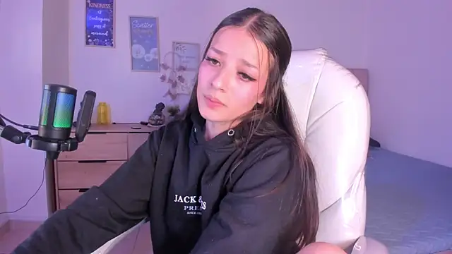 Amaia Daniells online show from 5, 3, 2025