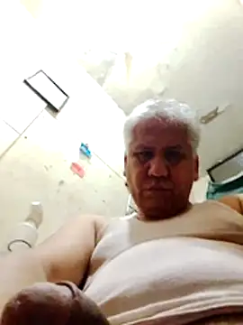 Momlover2022 online show from 8, 4, 2026