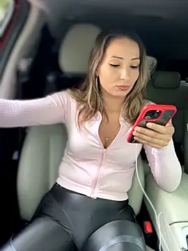 YOUR-KARINA online show from 17, 4, 2026