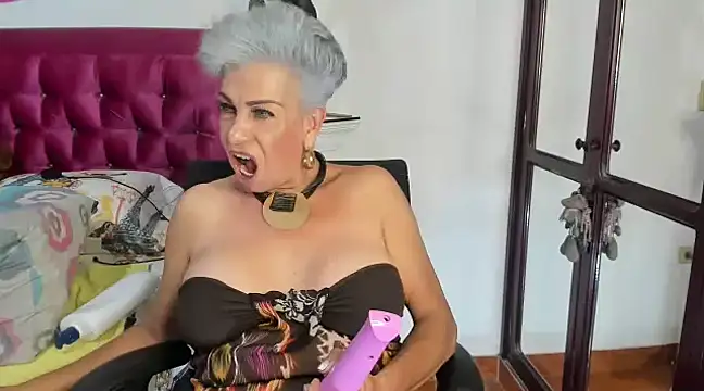 Snapshot of ArianaGoldd chatting on 5, 12, 2024 ArianaGoldd online show from 5, 12, 2024