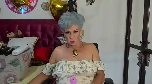 Snapshot of ArianaGoldd chatting on 5, 1, 2025 ArianaGoldd online show from 5, 1, 2025