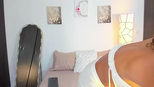 SarahCinnamon- online show from 2, 3, 2026