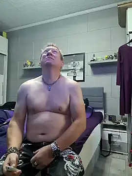 tomtom111111 online show from 4, 1, 2025