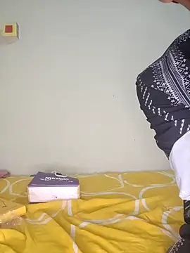 Snapshot of FearingForm chatting on 8, 10, 2025 FearingForm online show from 8, 10, 2025