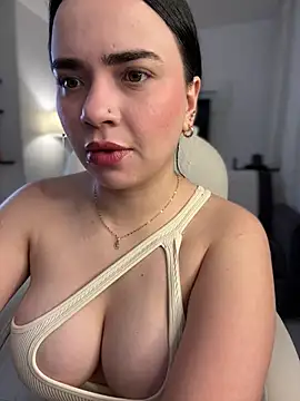 Snapshot of GeorginaJones chatting on 2, 2, 2025 GeorginaJones online show from 2, 2, 2025