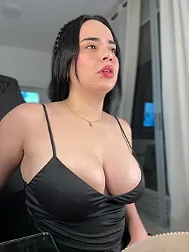 Snapshot of GeorginaJones chatting on 1, 3, 2025 GeorginaJones online show from 1, 3, 2025