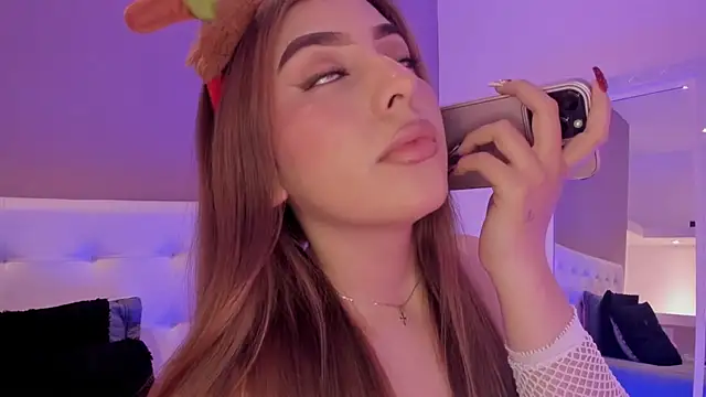 MaddyyLennon online show from 23, 12, 2024