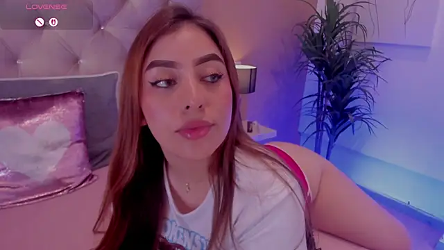 MaddyyLennon online show from 18, 2, 2025