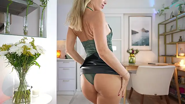 Snapshot of IamRealSugar chatting on 11, 10, 2025 IamRealSugar online show from 11, 10, 2025