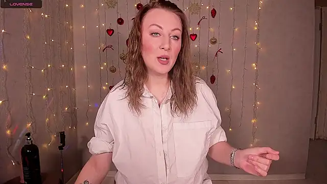 Snapshot of Mira_Xo_ chatting on 7, 12, 2024 Mira Xo online show from 7, 12, 2024