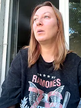 Snapshot of Mira_Xo_ chatting on 23, 9, 2025 Mira Xo online show from 23, 9, 2025