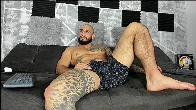 Snapshot of leonidas_18k chatting on 10, 6, 2026 leonidas 18k online show from 10, 6, 2026