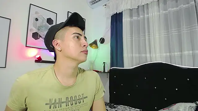 Snapshot of Tomas_and_liam chatting on 21, 12, 2024 Tomas and liam online show from 21, 12, 2024