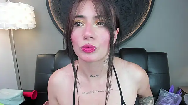 miss sharlotte18 online show from 5, 2, 2025