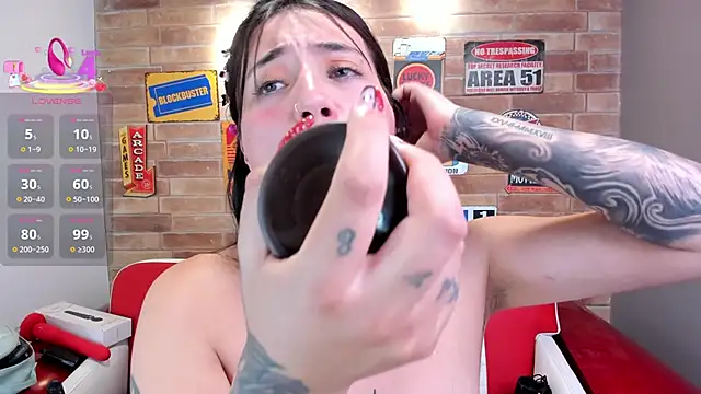 miss sharlotte18 online show from 6, 3, 2025