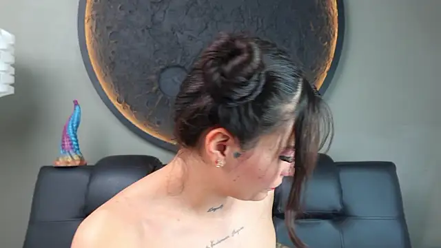 miss sharlotte18 online show from 6, 3, 2026