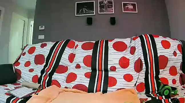 Snapshot of txan9876 chatting on 2, 2, 2025 txan9876 online show from 2, 2, 2025