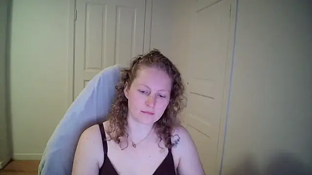 Girlnina-1995 online show from 17, 4, 2026