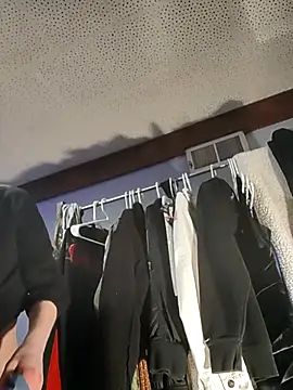 eatmeplease44 online show from 12, 3, 2025