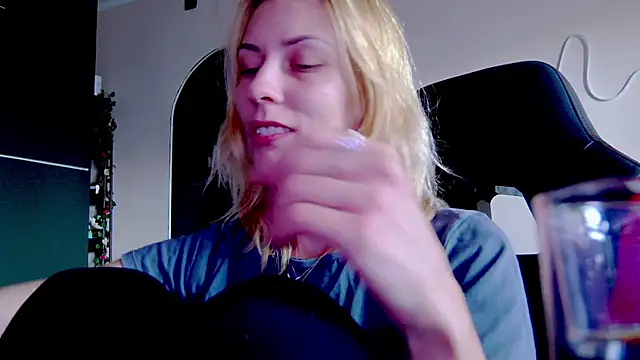 karo123421 online show from 1, 10, 2025