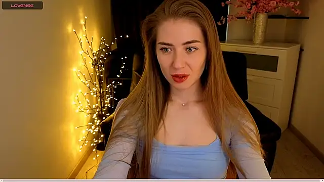 Snapshot of Adelyna_Bird chatting on 26, 4, 2026 Adelyna Bird online show from 26, 4, 2026
