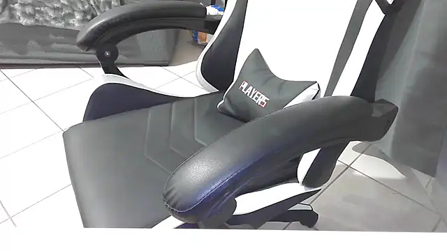 Snapshot of simoninside25 chatting on 18, 9, 2025 simoninside25 online show from 18, 9, 2025