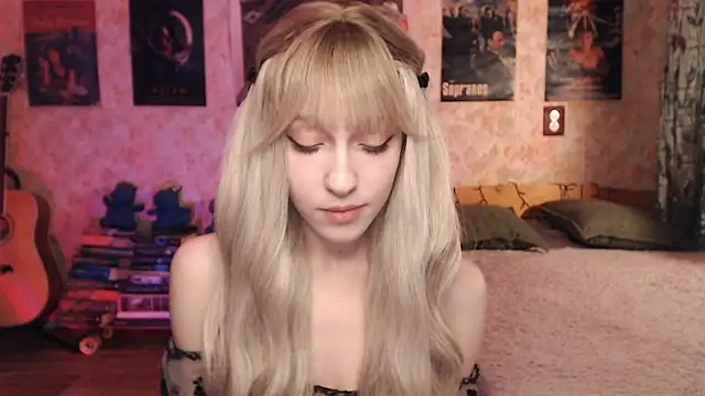 Friendly Ellie online show from 3, 2, 2025