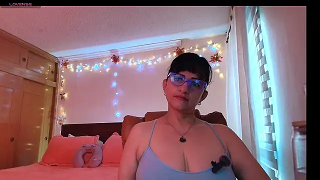 Snapshot of ISABEEL_SOFIA01 chatting on 12, 4, 2026 ISABEEL SOFIA01 online show from 12, 4, 2026