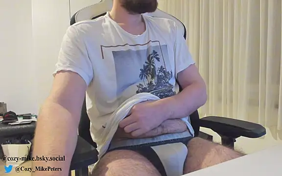 Snapshot of cozy-mike chatting on 19, 2, 2025 cozy-mike online show from 19, 2, 2025