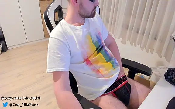 Snapshot of cozy-mike chatting on 1, 3, 2025 cozy-mike online show from 1, 3, 2025